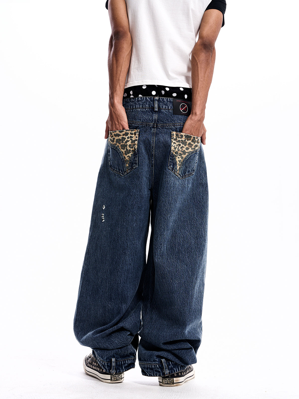 LEOPARD PATCH DISTRESSED BAGGY JEANS